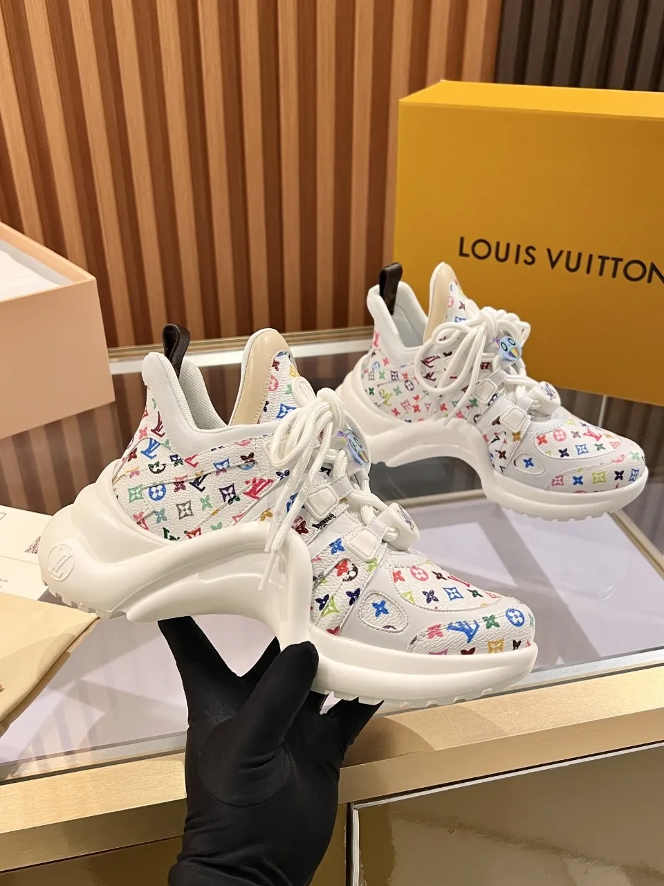 👟👟Ex-factory price 720👟👟 This three-color LV is different. 2025 new Murakami Takashi co-branded black three-color LV fancy button model Archlight donkey brand hardware casual sports dad shoes with an increased heel height of about 5.5cm, 35-41 white letter buckle